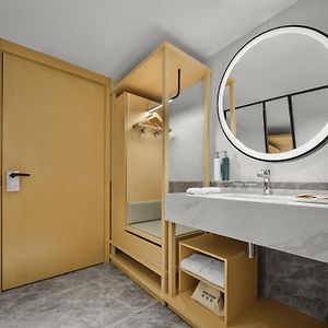 Deluxe Upper Floors King Room